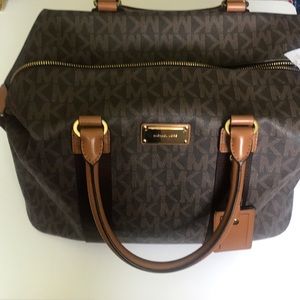 🔥 🔥 MICHAEL KORS 🔥🔥
Travel Lg Weekender